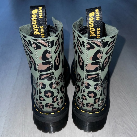 NEW! Dr. Doc Martens Sinclair Distorted Leopard Print Platform Leather Boots - 6 - Picture 4 of 9